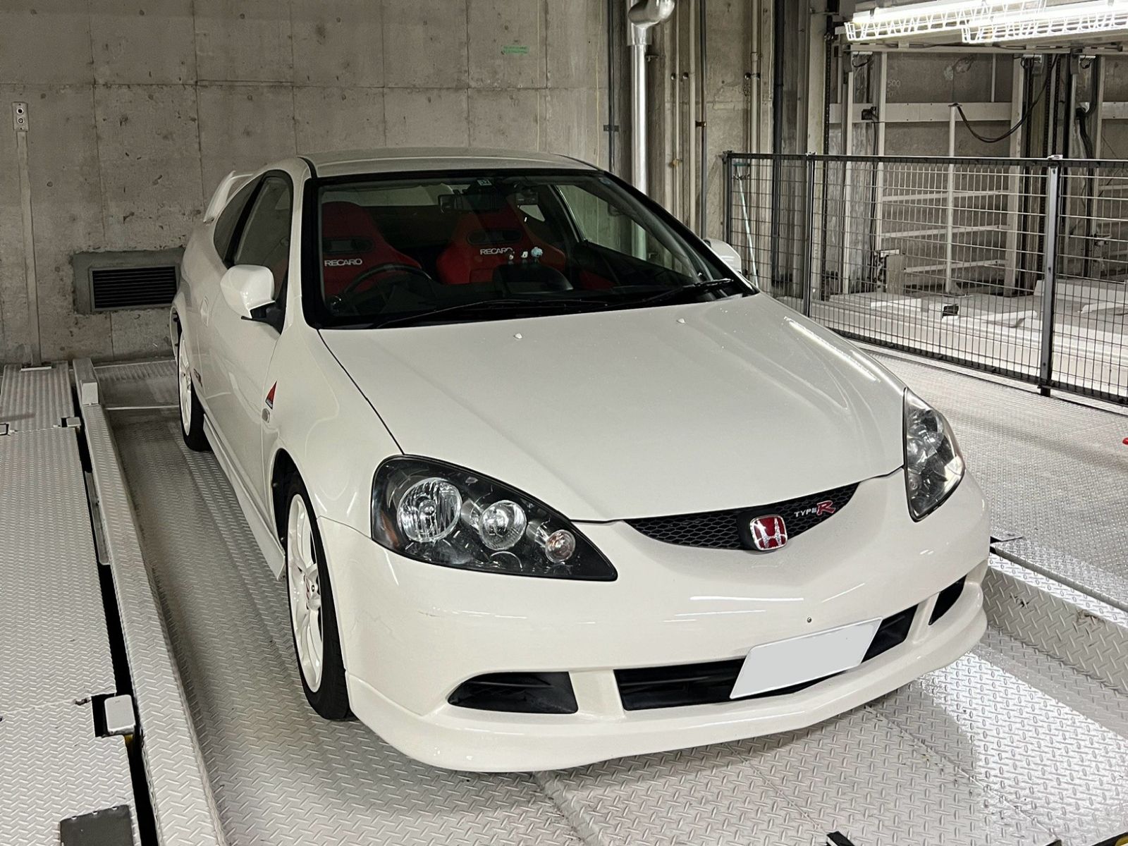 機械式駐車場にて
